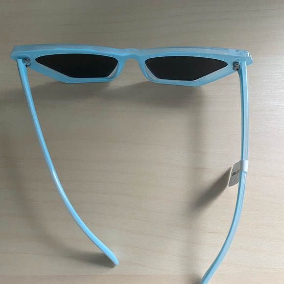 Urban Outfitters Retro Sunglasses - Picture 2 of 4